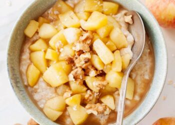 Papas de aveia no forno com maçã e nozes