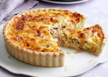 Quiche de bacon fácil e deliciosa