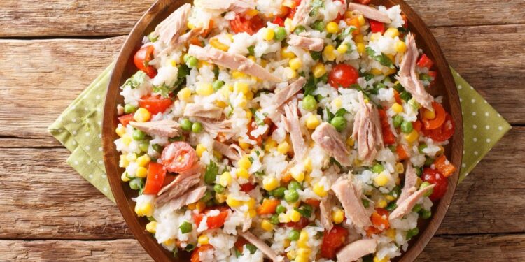 Salada de atum com arroz