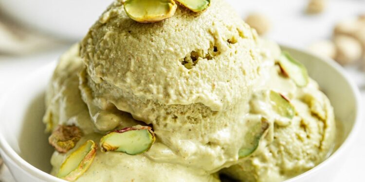 Gelado de pistácio cremoso com iogurte