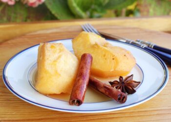 Marmelos no forno com mel e canela