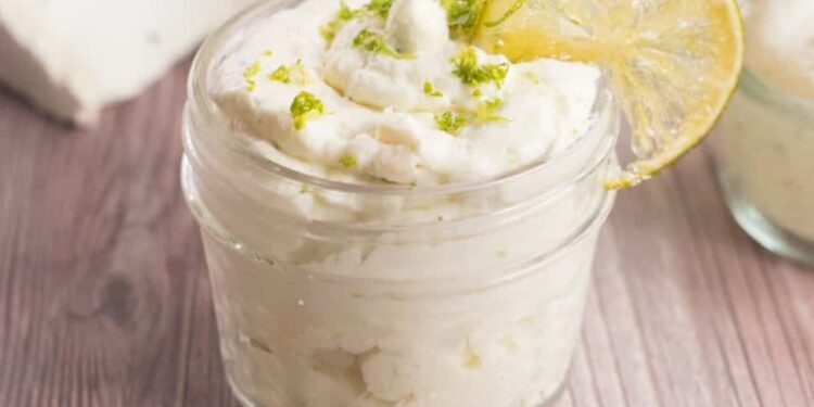 Mousse de lima cremosa e simples