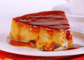 Pudim de pão com canela