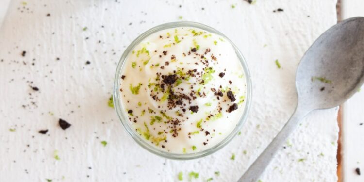 Mousse de lima com bolacha