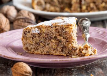 Bolo de azeite com nozes