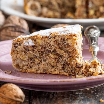 Bolo de azeite com nozes