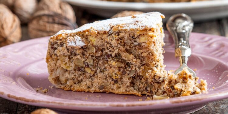 Bolo de azeite com nozes