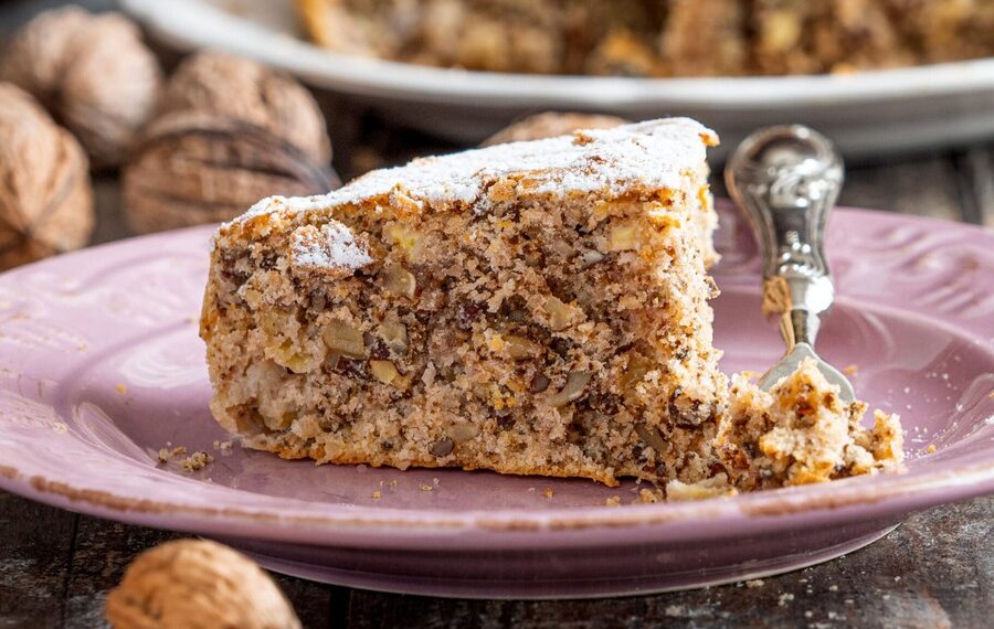 Bolo de azeite com nozes