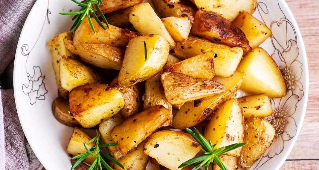 Batatas assadas no forno com erva-doce
