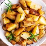 Batatas assadas no forno com erva-doce