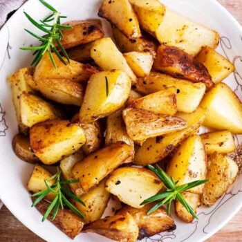 Batatas assadas no forno com erva-doce