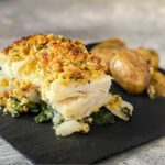 Bacalhau com broa e espinafres