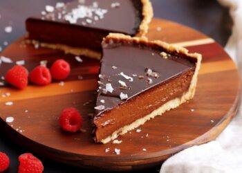 Tarte de chocolate húmida e cremosa