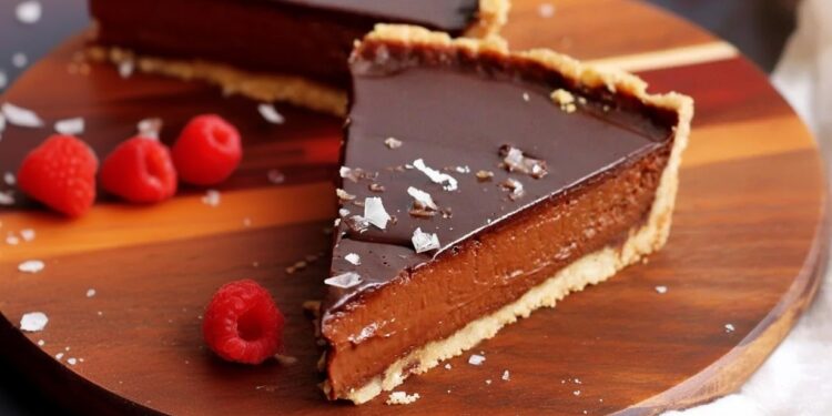 Tarte de chocolate húmida e cremosa