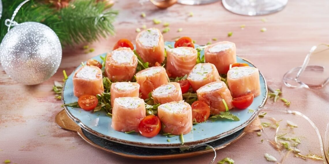 Rolinhos de salmão fumado com queijo creme