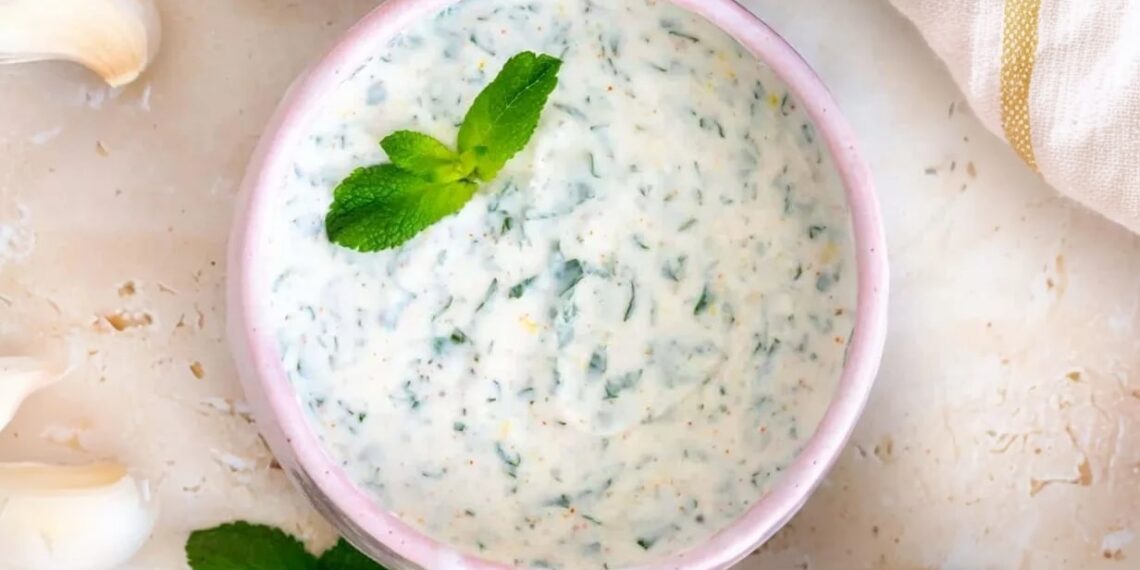 Molho de iogurte com alho