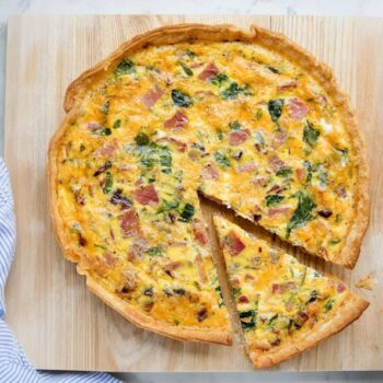 Quiche de fiambre, cogumelos e espinafres