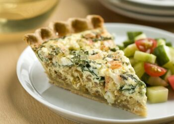 Quiche de camarão e espinafres