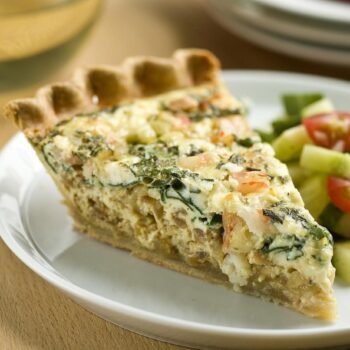 Quiche de camarão e espinafres