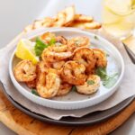 Camarão frito com azeite e salsa