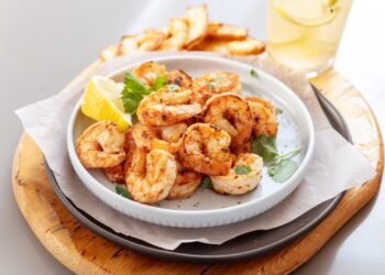 Camarão frito com azeite e salsa