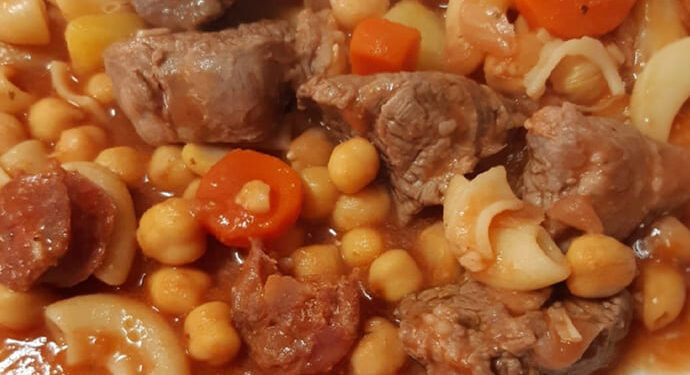 Carne de vaca no tacho com grão