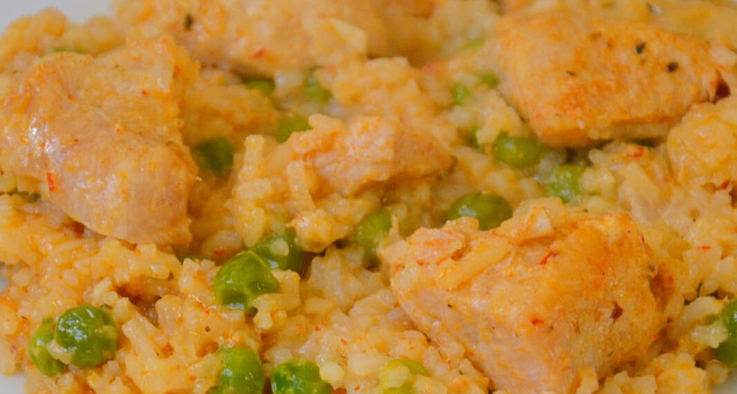 Arroz de frango com ervilhas