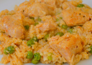 Arroz de frango com ervilhas