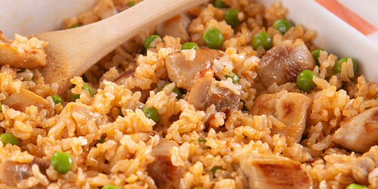 Arroz de forno com frango e legumes