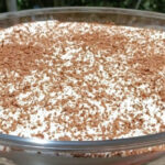 Doce de bolacha com café e chocolate