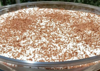 Doce de bolacha com café e chocolate