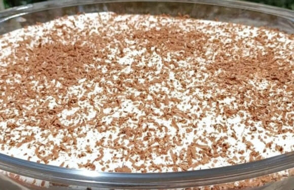 Doce de bolacha com café e chocolate