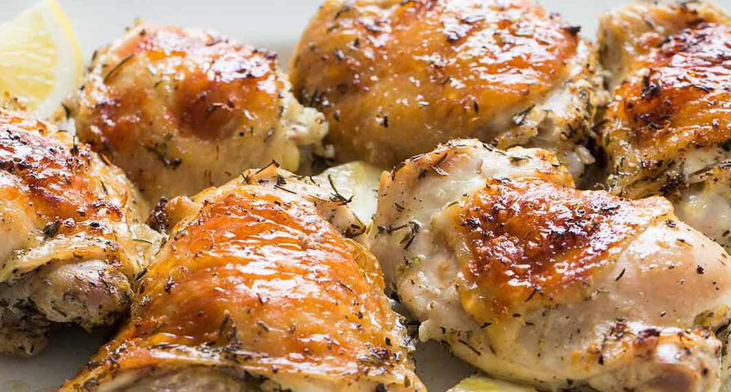 Frango assado com limão e alecrim