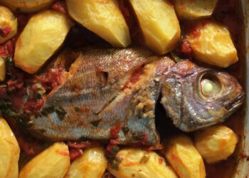 Imperador no forno com batatas