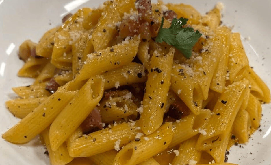 Massa à carbonara simples e cremosa