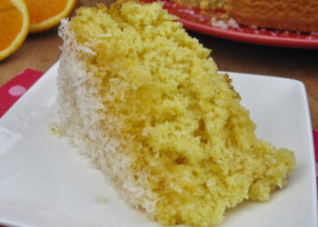 Pão de ló de laranja e coco