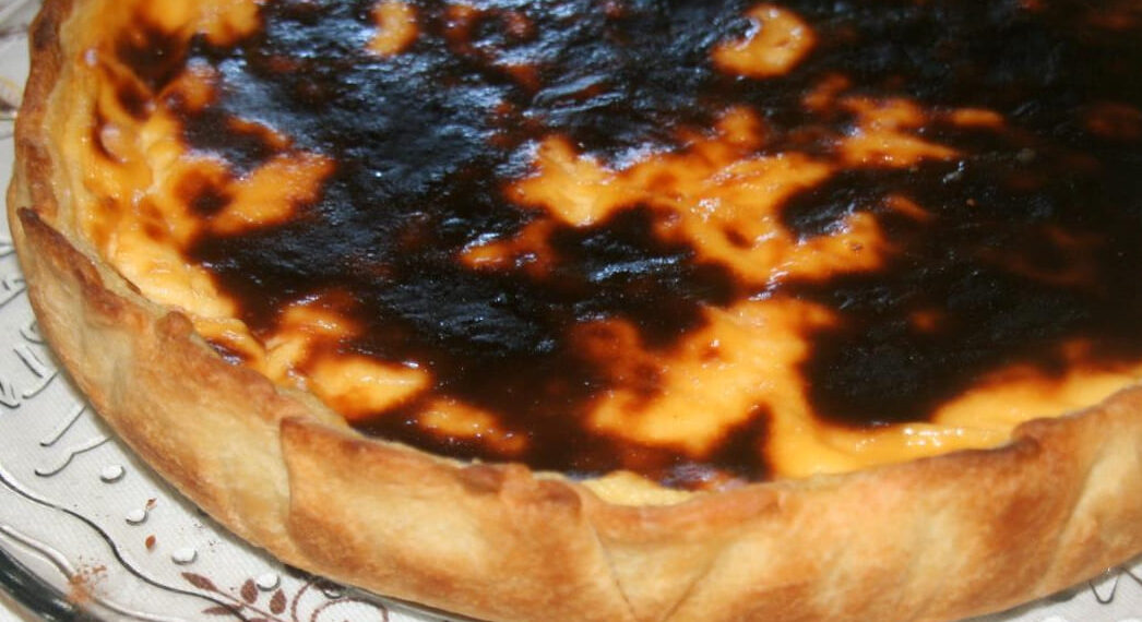 Tarte de natas cremosa com massa folhada