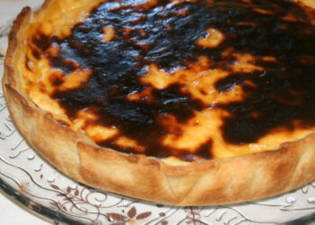 Tarte de natas cremosa com massa folhada
