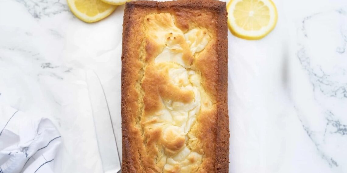 Bolo de limão com creme de queijo