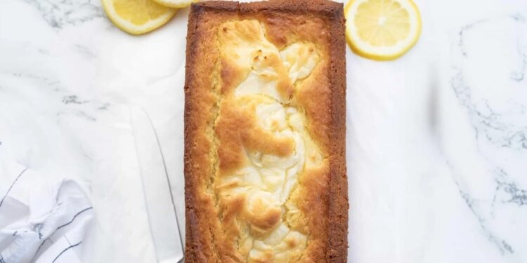Bolo de limão com creme de queijo