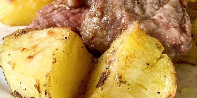 Anho assado no forno com batatas