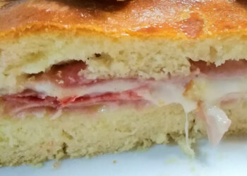 Bôla de queijo e fiambre