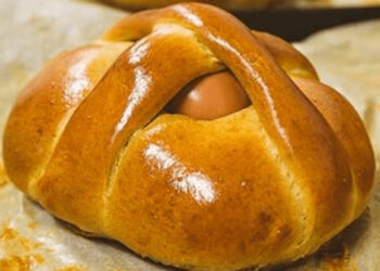 Folar da Páscoa simples com ovo