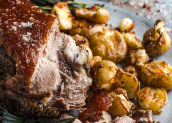 Perna de porco assada no forno