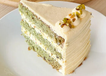 Bolo de pistáchio húmido e fofinho