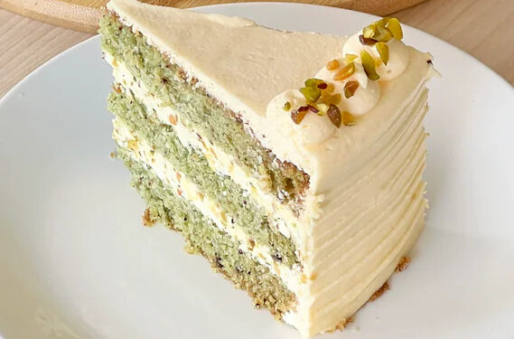 Bolo de pistáchio húmido e fofinho