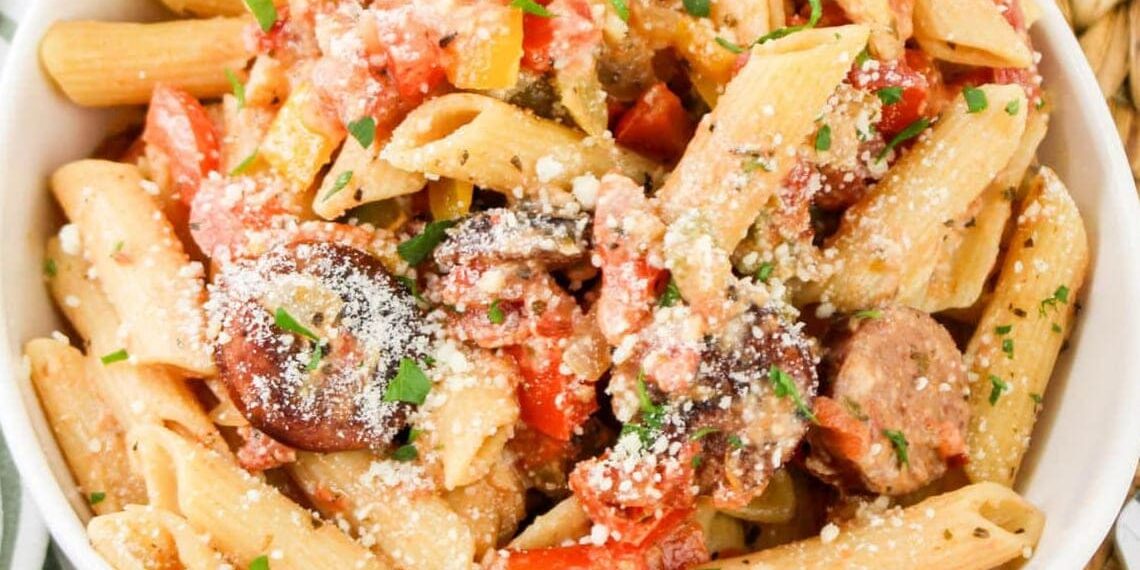 Massa com salsichas gratinada