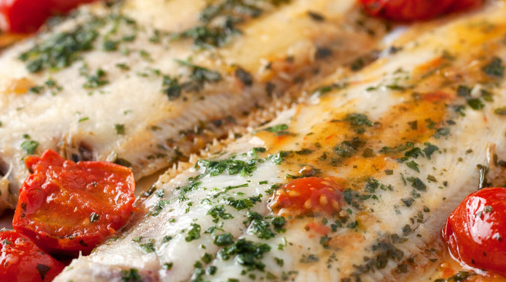 Pescada no forno com tomate