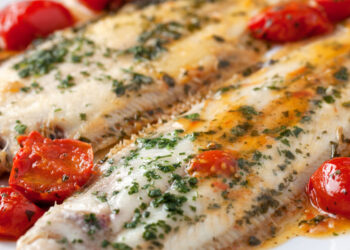 Pescada no forno com tomate