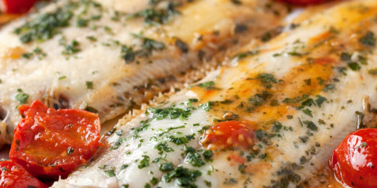 Pescada no forno com tomate